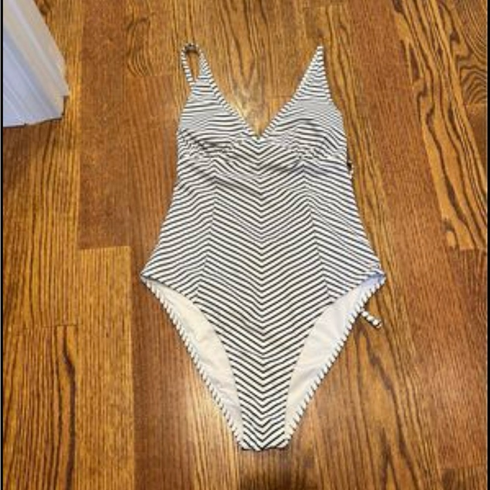 Cupshe women’s size small navy and white one piece suit